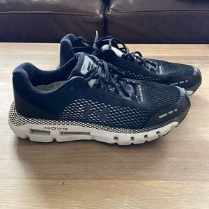 Very comfortable under armour running shoes